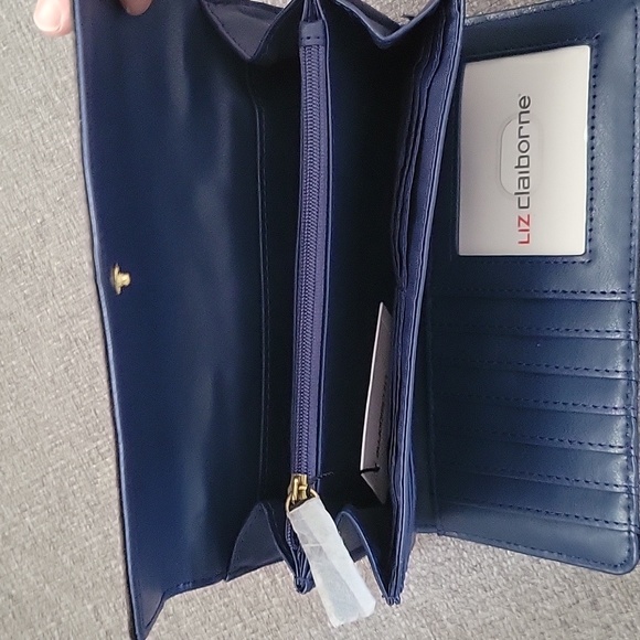 Liz Claiborn wallet - Picture 3 of 5